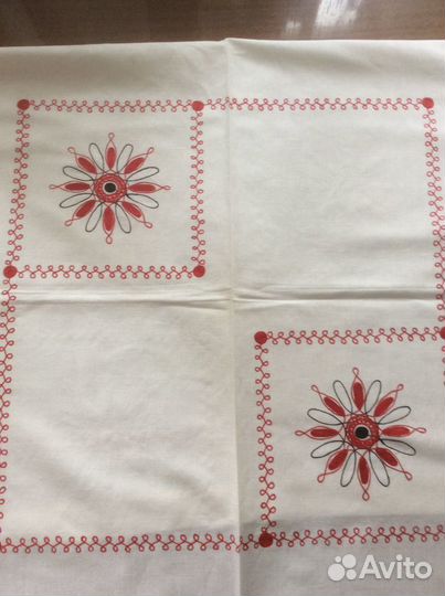 Скатерть с салфетками новая с вышивкой праздничная
