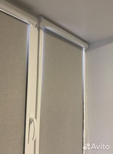 Рулонные шторы в коробе и с направляющими V5722
