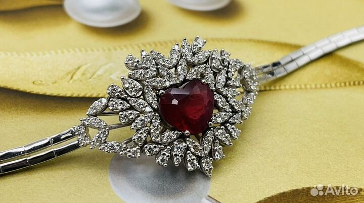 Золотой браслет с бриллиантами и рубином