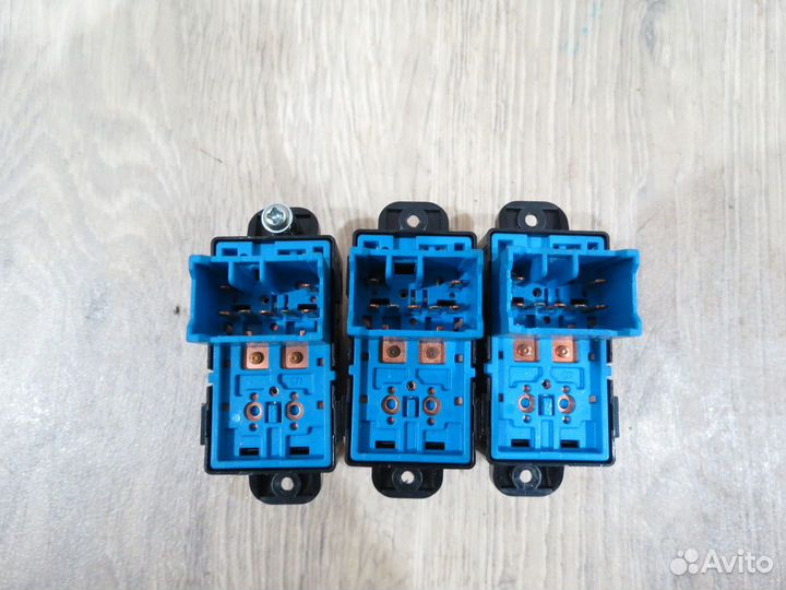 Кнопка стеклоподъемника Kia Rio 3