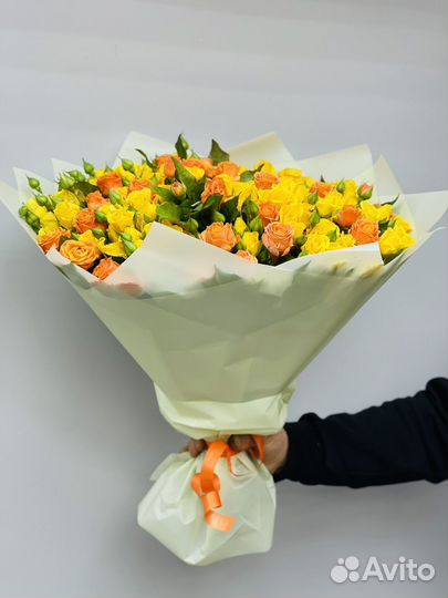 Кустовые розы, пионовидные розы, ранункулюсы