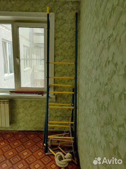 Шведская стенка и боксёрская груша-мешок