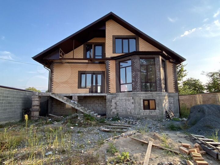 Дом 300 м² на участке 9,5 сот.