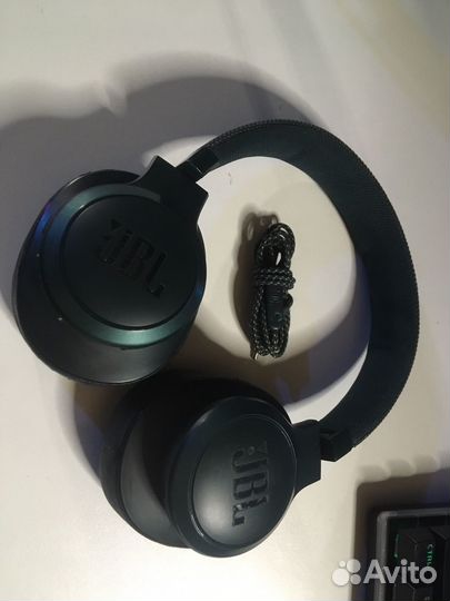 Беспроводные наушники JBL live 700bt