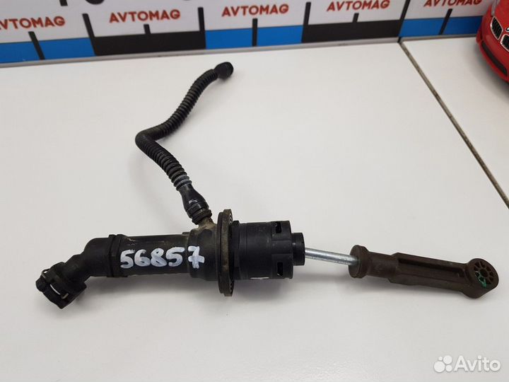 Цилиндр сцепления главный