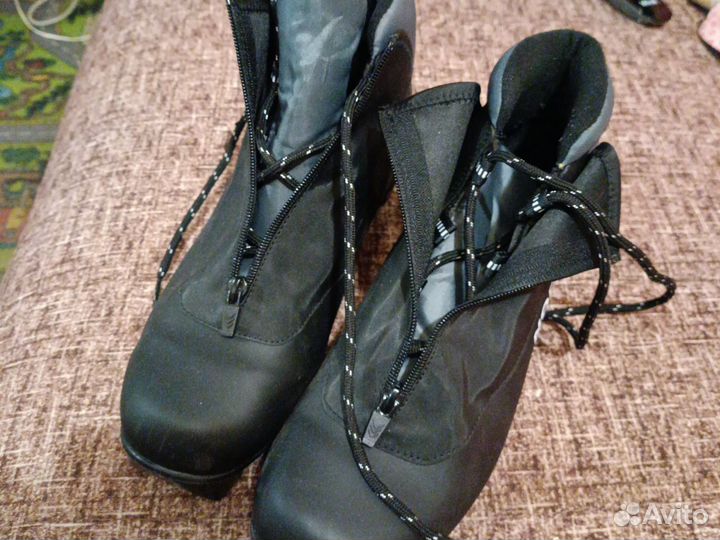 Лыжные ботинки