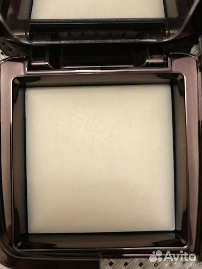 Пудра Hourglass Ambient Lighting Powder