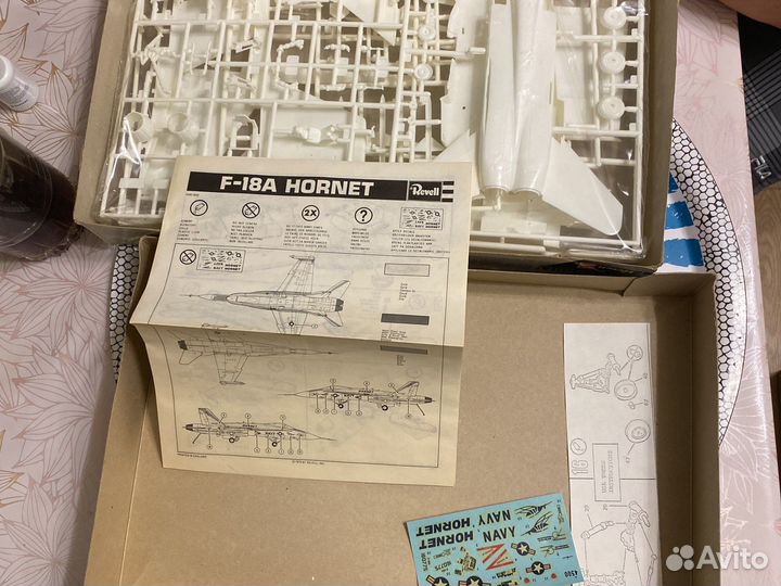 Сборная модель самолета F-18A hornet