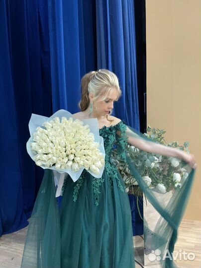 Изумрудное платье пышное в пол на выпускной