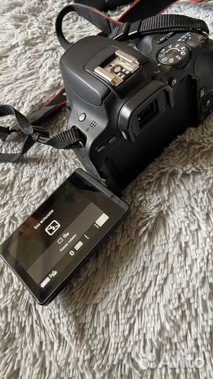 Зеркальный фотоаппарат canon 200d