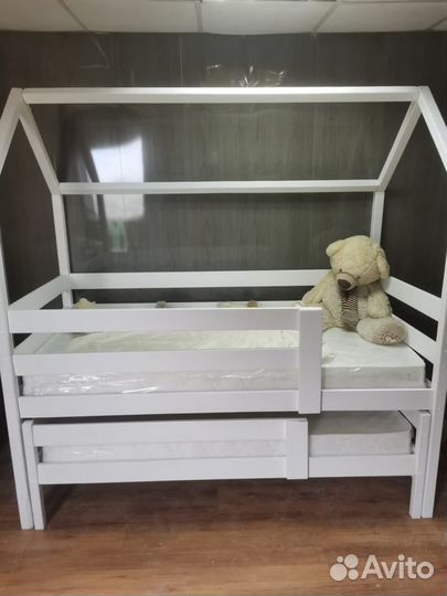 Выдвижная кровать для двоих детей из массива