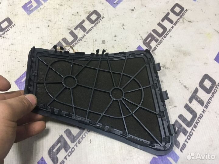 Решетка динамика задняя левая в полку бмв 730D F01