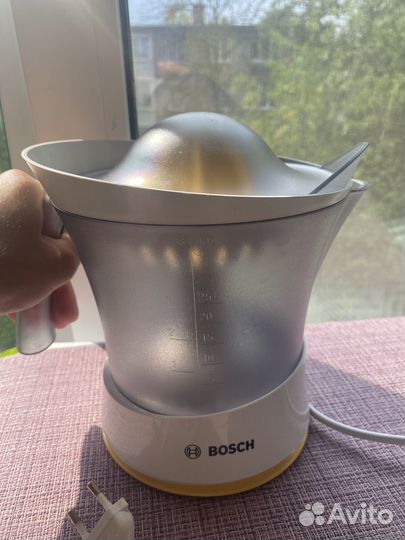 Электрическая соковыжималка для цитрусовых