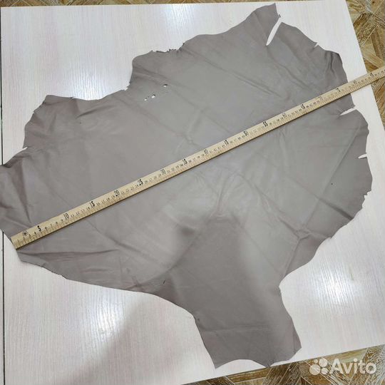 Целая шкура тонкой натуральной кожи тауп 43 кв.дм