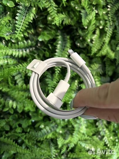 Кабель на iPhone оригинальный