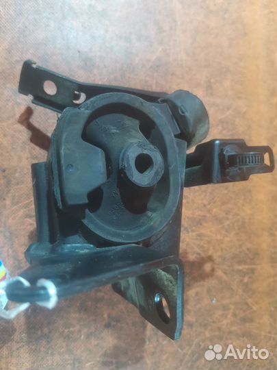 Подушка двс Toyota Opa ZCT10 (Переднее Левое)