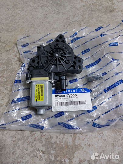 Моторчик стеклоподъемника правый Hyundai Veloster