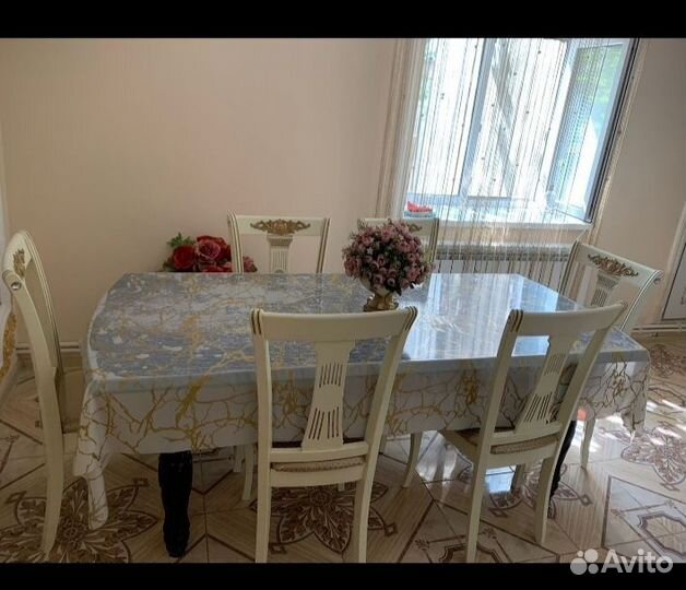 Кухонный стол и стулья