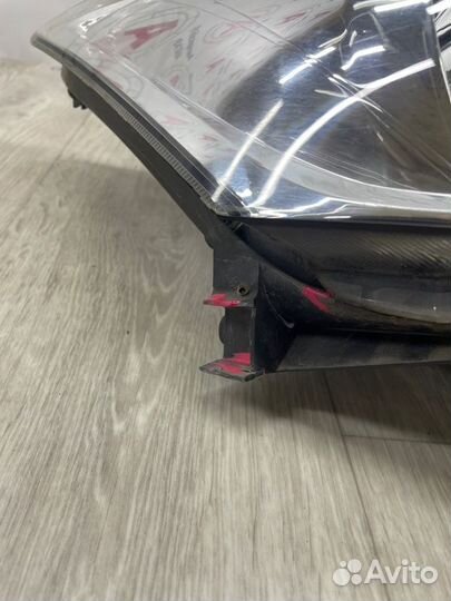 Фара правая Toyota Auris ZRE151 1zrfe 2008