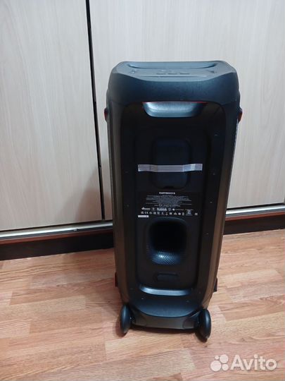 Музыкальная колонка jbl