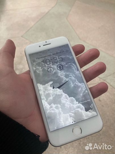 iPhone 8, 64 ГБ