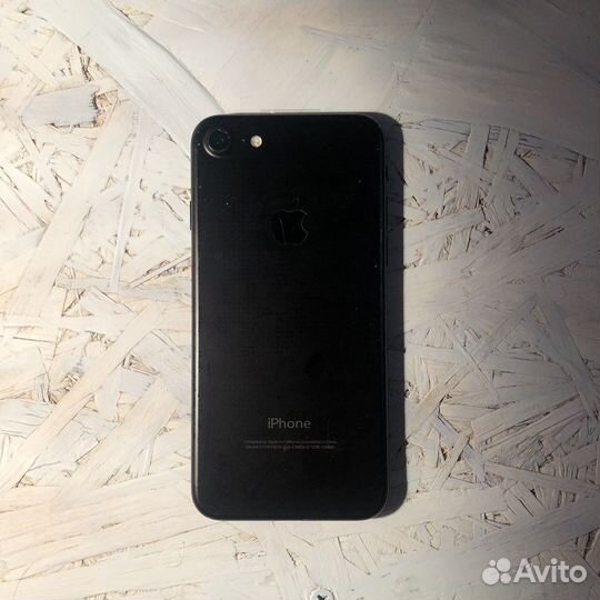 Телефон iPhone 7 32