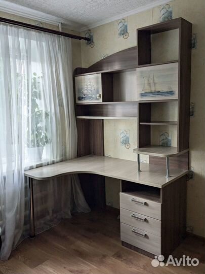 Письменный стол для школьника