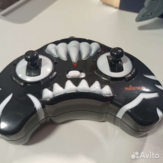 Игрушка машинка-акула на пульте управления