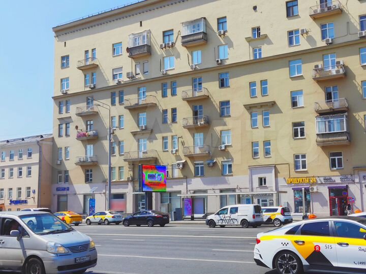 Помещение 128 м² на первой линии в центре