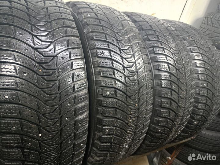 Michelin X-Ice North 3 215/65 R16