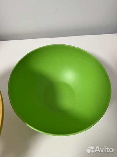 Салатник пластиковый с крышкой и приборами