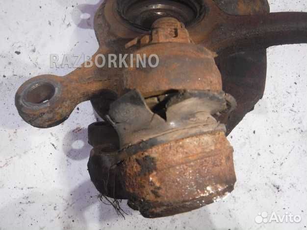 Кулак передний правый