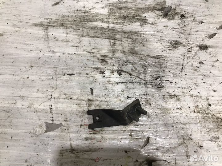 1513452 Кронштейн электропроводки Scania