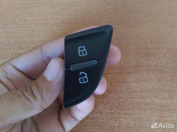 Кнопка центрального замка audi a4 b8