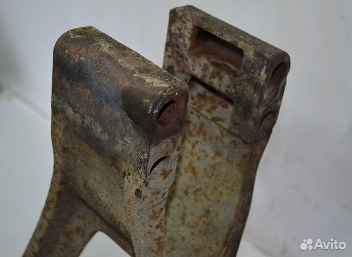 Кронштейн реактивной тяги, ведущего моста, правый