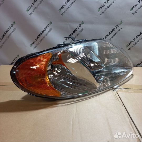 Новые фары Додж Караван 4 01-07г
