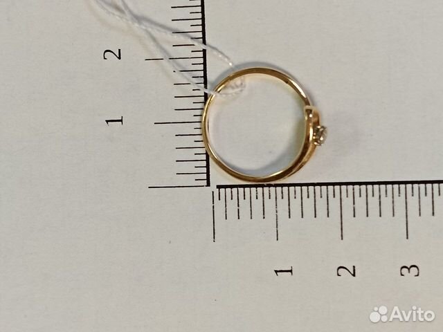 Золотое кольцо с бриллиантом 15,5р