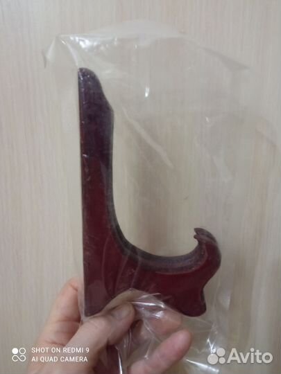 Подставка для сувенирной тарелки. Новая