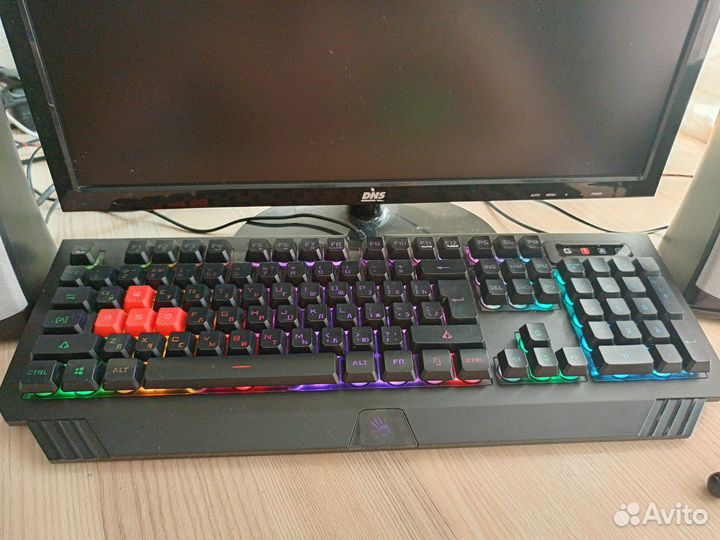 Продам Клавиатуру игровую + оборудование