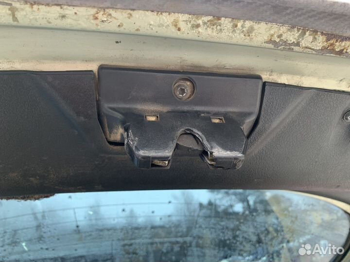 Замок крышки багажника Renault Laguna 1