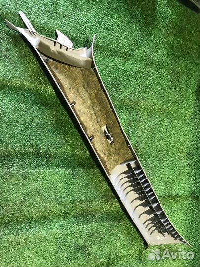 Накладка стойки лобового стекла правая Mitsubishi