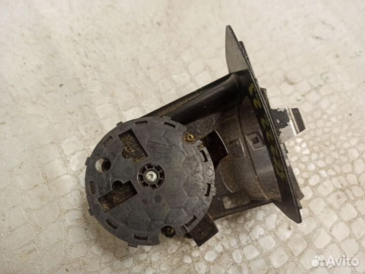 Моторчик зеркала левого Mercedes W211 E