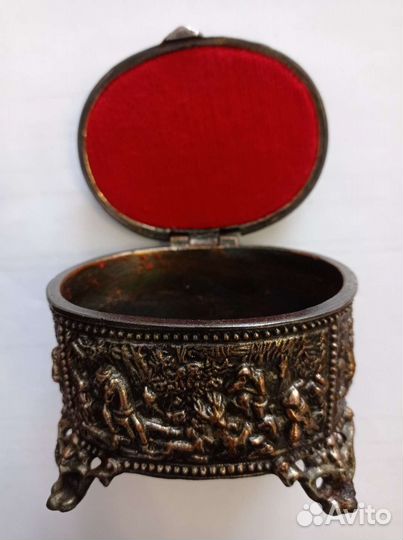 Шкатулка бронза, касле