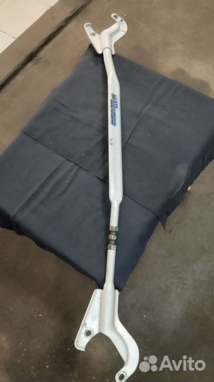 Распорка передних стаканов Nissan skyline