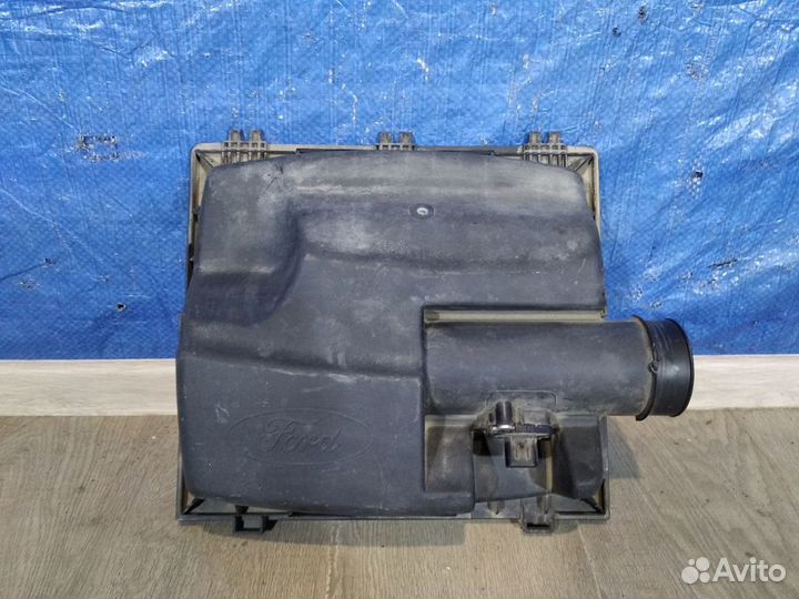 Корпус воздушного фильтра Ford Transit 2015