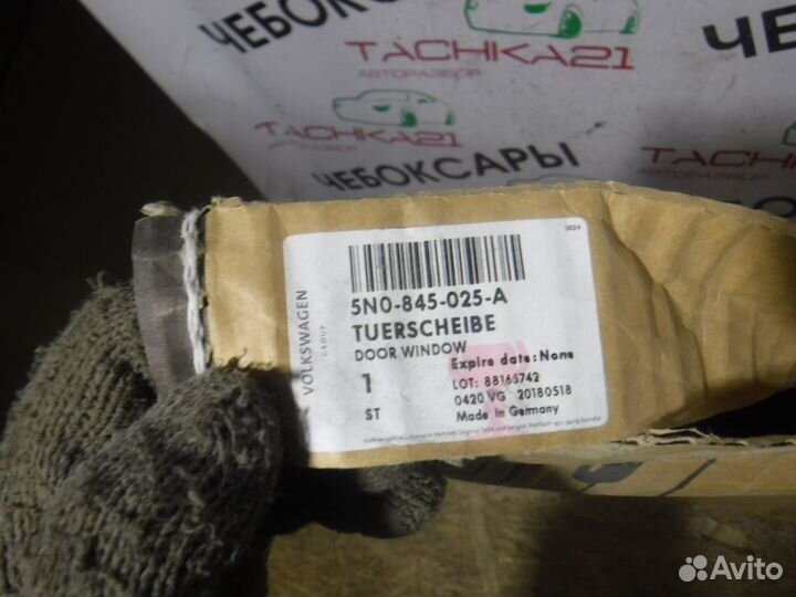 Стекло задней левой двери VW Tiguan (2007-2016)