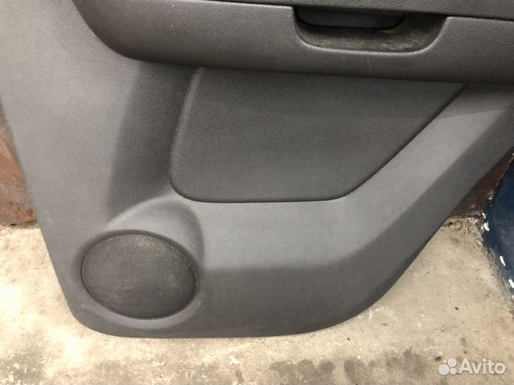 Обшивка двери задней правой Chevrolet Tahoe III