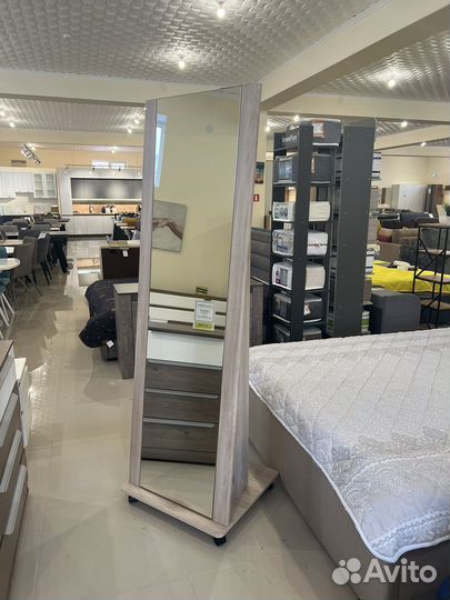 Зеркало напольное