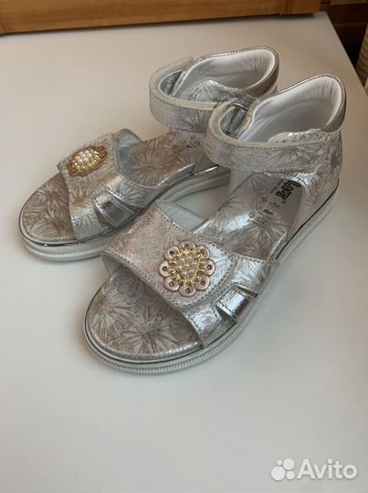 Босоножки для девочки 30 размер новые