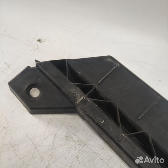 Кронштейн переднего бампера центральный Renault T